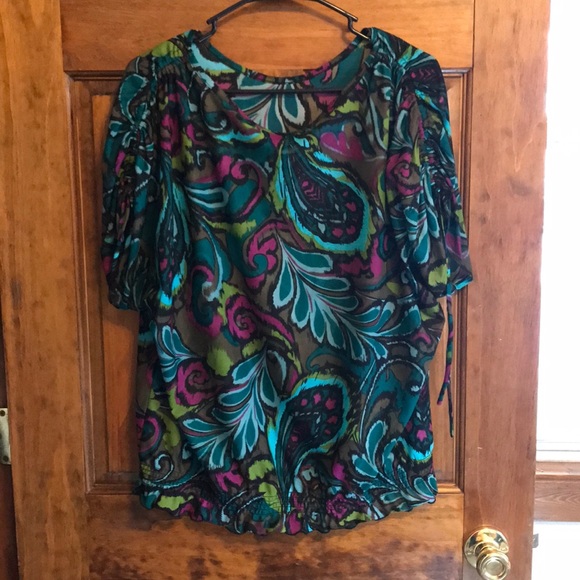 See-through pattern top - Picture 2 of 3